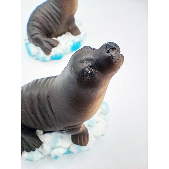 Seal Figurines On Ice Floe Base 4.5 Inch Resin Brown Arctic Animal Set of 2 - Picture 13 of 16